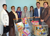  L'Associació d' Ames de Casa i Consumidors de Peníscola contribueix a la recollida d'aliments de Cocemfe
