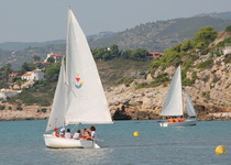 Els més petits celebren la Festa de la Mar amb una jornada de vela lleugera