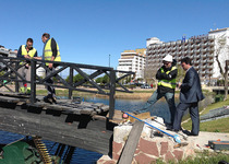 Comencen les obres en el pont de fusta de l'ullal de l'Estany
