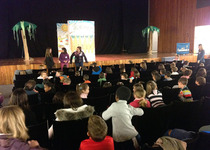 Ajuntament de Peníscola i AMPA financen obres de teatre en anglés per als alumnes del CEIP Don Jaime Sanz