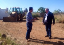 Comença el tram d'obra dels col·lectors de l'EDAR de Peníscola en el camí de les Marjaletes amb la unànime col·laboració veïnal