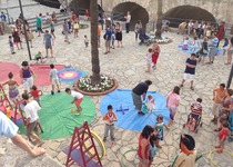 Comencen els conta contes i els tallers infantils de Peníscola en la zona del Baluard