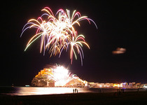 El espectáculo piromusical inaugura el XIX Festival Internacional de Peñíscola