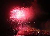 El castell de focs artificials corona la primera setmana de festes