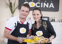 L'alcalde de Peníscola, Andrés Martínez, s'atreveix amb els fogons de Canal Cocina en ‘Hoy cocina mi alcalde’