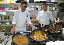 El xef Manu Rubio, assessor gastronòmic en El chiringuito de Pepe, es documenta a Peníscola sobre la gastronomia tradicional i els productes autòctons