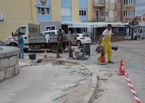 El Ayuntamiento de Peñíscola lleva a cabo mejoras en el pavimento del entorno de la calle Porteta y la Plaça de Bous