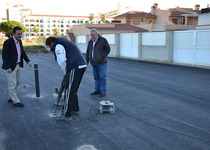 L'Ajuntament de Peníscola ultima les obres de millora del vial ubicat darrere la urbanització Caleta, atenent la reclamació veÏnal