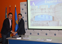 Correus presenta el segell dedicat al Portal de Sant Pere de Peníscola