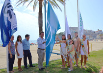 Peníscola llueix banderes i presumeix de 37 certificacions de qualitat en platges i cales