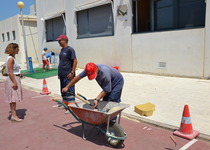L'Ajuntament du a terme petites obres de millora en el CEIP Jaime Sanz i el pròxim any instal·larà lavabos en el pati dels més menuts del centre