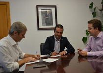 L’Ajuntament de Peníscola firma amb la productora espanyola de Game of Thrones el conveni de col·laboració per al rodatge i la promoció de la ciutat