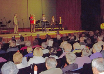 Les autoritats reben el primer grup d'austríacs