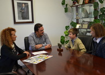 L’Ajuntament reconeix a Pablo Grau el seu mèrit com a guanyador del concurs ¿Què és un rei per a tu?