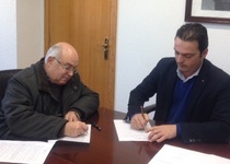 L’Ajuntament de Peníscola firma un conveni amb el prevere sobre el manteniment de les campanes de l’Ermitana