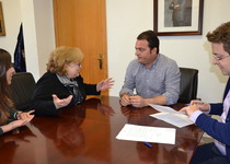 Andrés Martínez reitera el seu suport a l’Associació Cultural de Moros i Cristians amb la renovació del seu compromís amb l’entitat