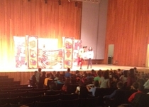 Els escolars del CEIP Jaime Sanz gaudeixen del teatre en anglés