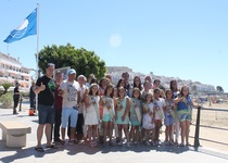 Peníscola ja llueix la Bandera Blava en la platja Sud