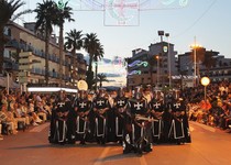 L’Associació Cultural de Moros i Cristians de Peníscola celebra la primera desfilada d’aquestes festes