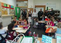 La Policia Local ha lliurat els diplomes i certificats als alumnes de primària del CEIOP D. Jaime Sanz